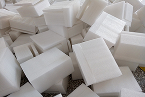 從生活消費到循環再生：聚苯乙烯包裝的回收壓實